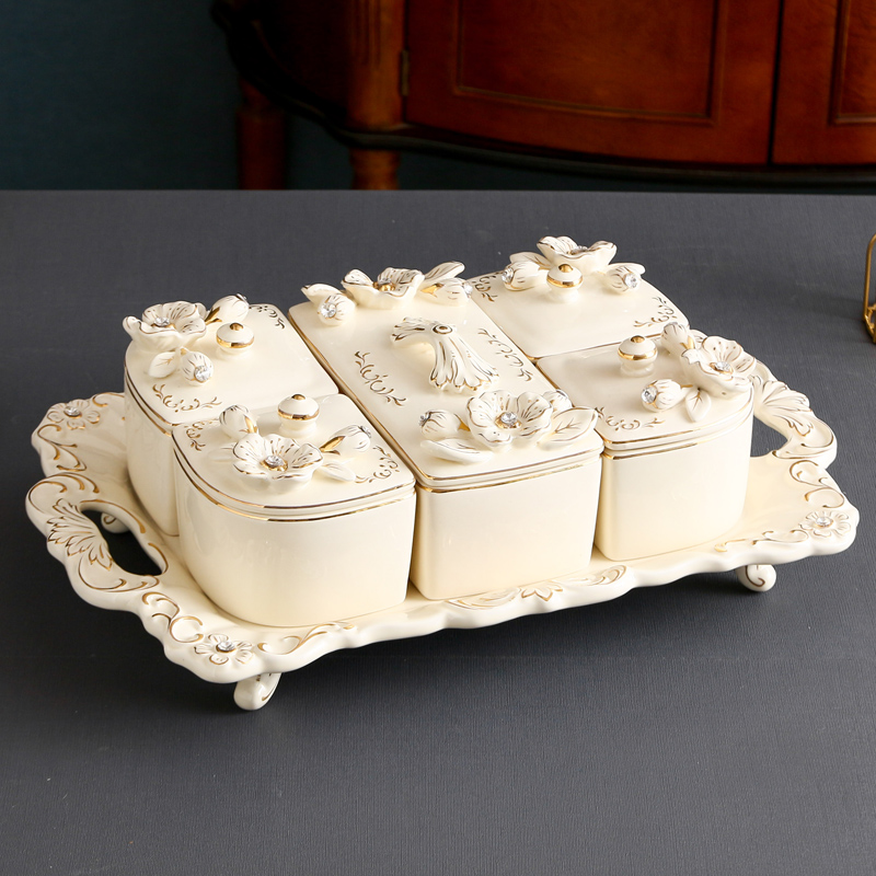 SAN road fort European dry fruit tray ceramic frame with cover large candy snack plate creative fruit bowl is placed in the living room