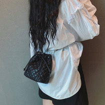 Hong Kong tide brand all-match western style ins bucket small bag womens bag 2022 new one-shoulder messenger rhombus chain bag