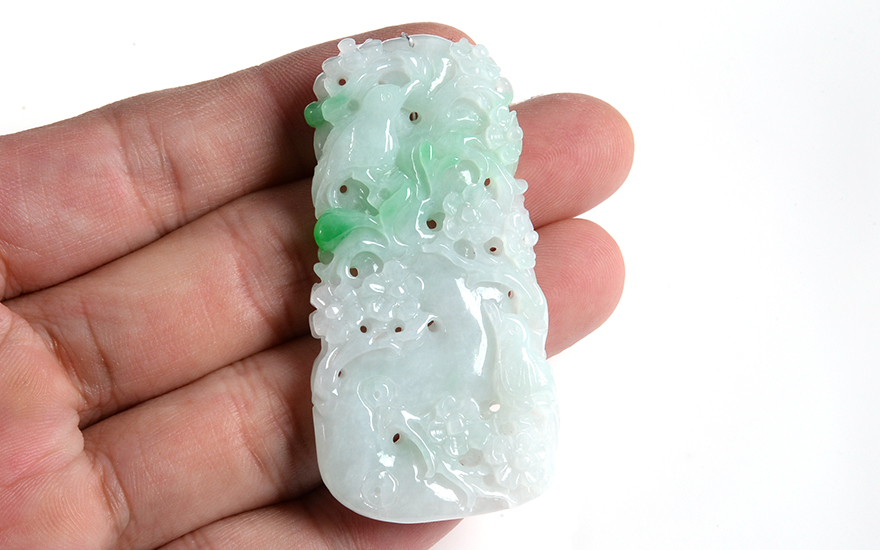 wzc014 白底青翡翠喜上眉梢挂件 26.4928g