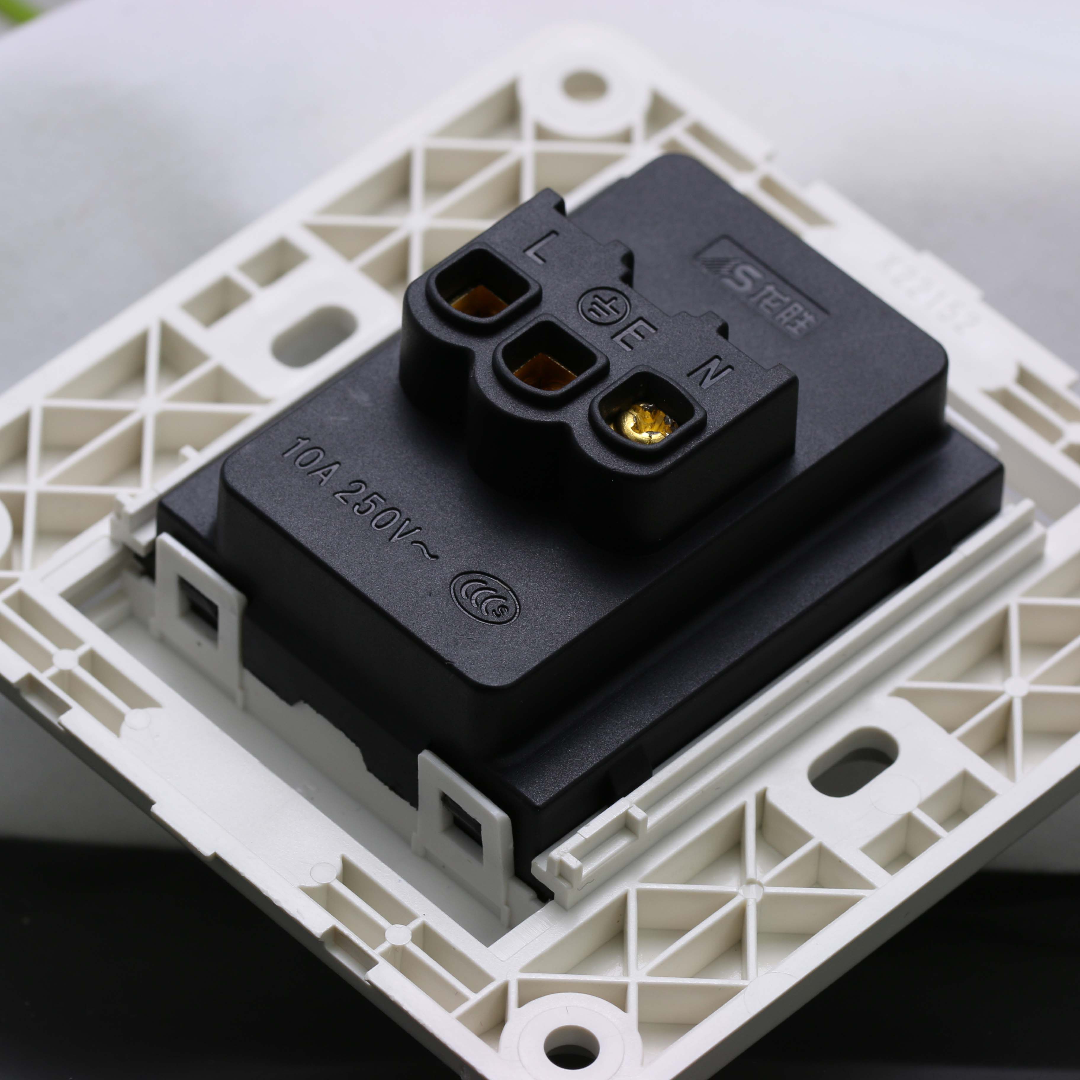 龙胜旗舰店开关插座暗装86型d2珍珠白系列 10a正五孔插座