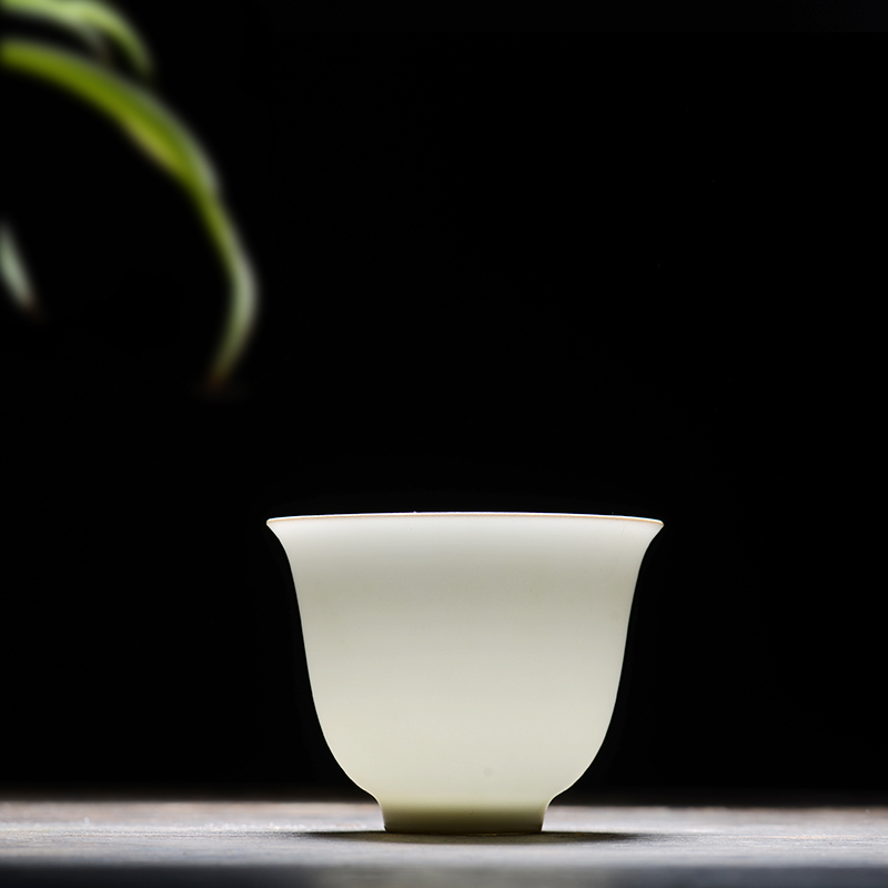 Kung fu tea cups of jingdezhen ceramic cups up with white porcelain tea cups master cup of red tea sample tea cup