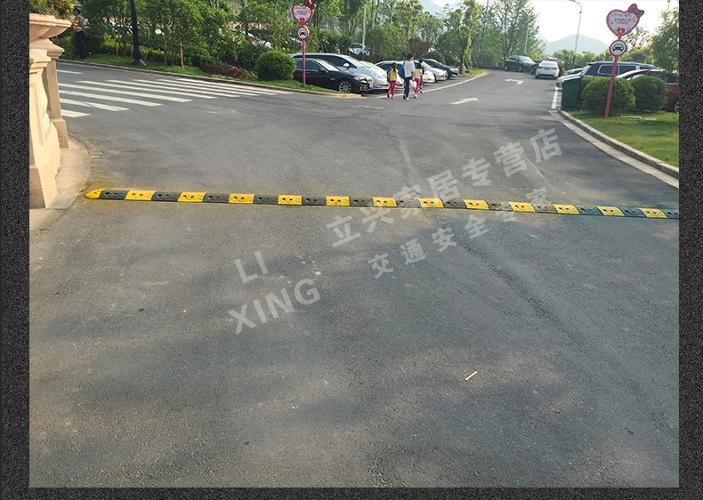 人字形橡胶减速带减速垄 交通设施橡塑减速板 道路限速带缓冲带