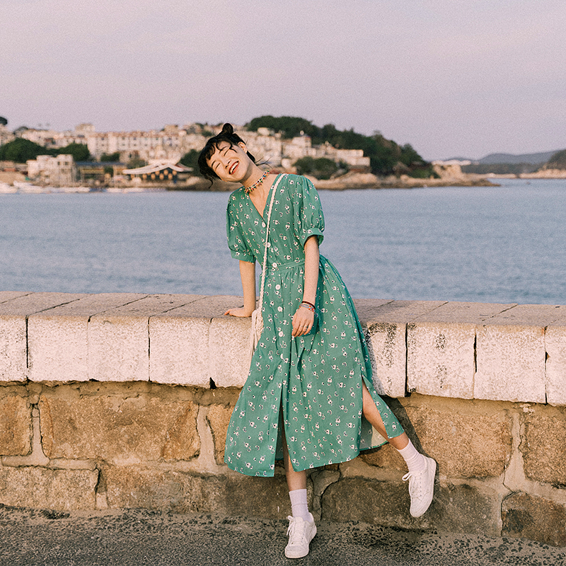 Holiday style dress V-neck shows thin bohemian Hainan Sanya beach beach French floral super fairy dress