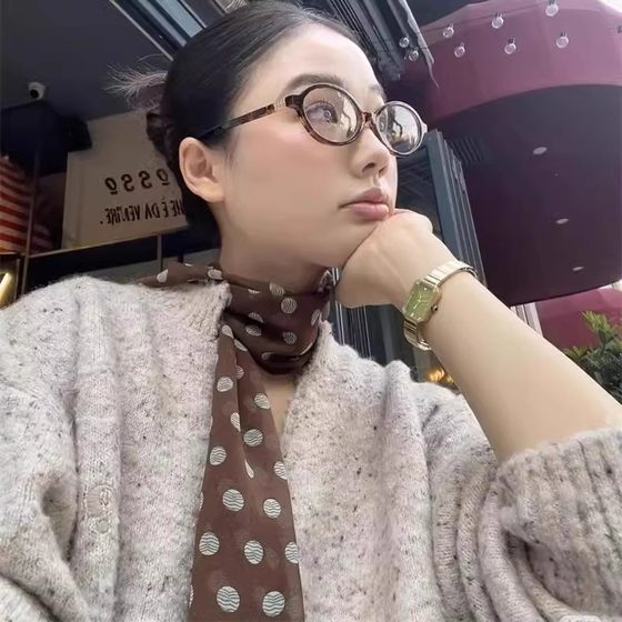 브라운 폴카 도트 스카프 프린트 하이 엔드 다목적 액세서리 묶인 넥 여자의 새로운 2025 헤어 밴드 묶인 긴 스카프 브라운 폴카 도트 스카프 프린트 하이 엔드 다목적 액세서리 묶인 넥 여자의 새로운 2025 헤어 밴드 묶인 긴 스카프