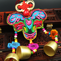 Deciduous leaves Yunnan ethnic style embroidery embroidery handmade wind chivalries creative home China knot copper bell hanging ornaments