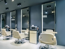 Fast cutting single barbershop equipment full set of hair suction system cabinet self-service ticket vending machine factory outlet