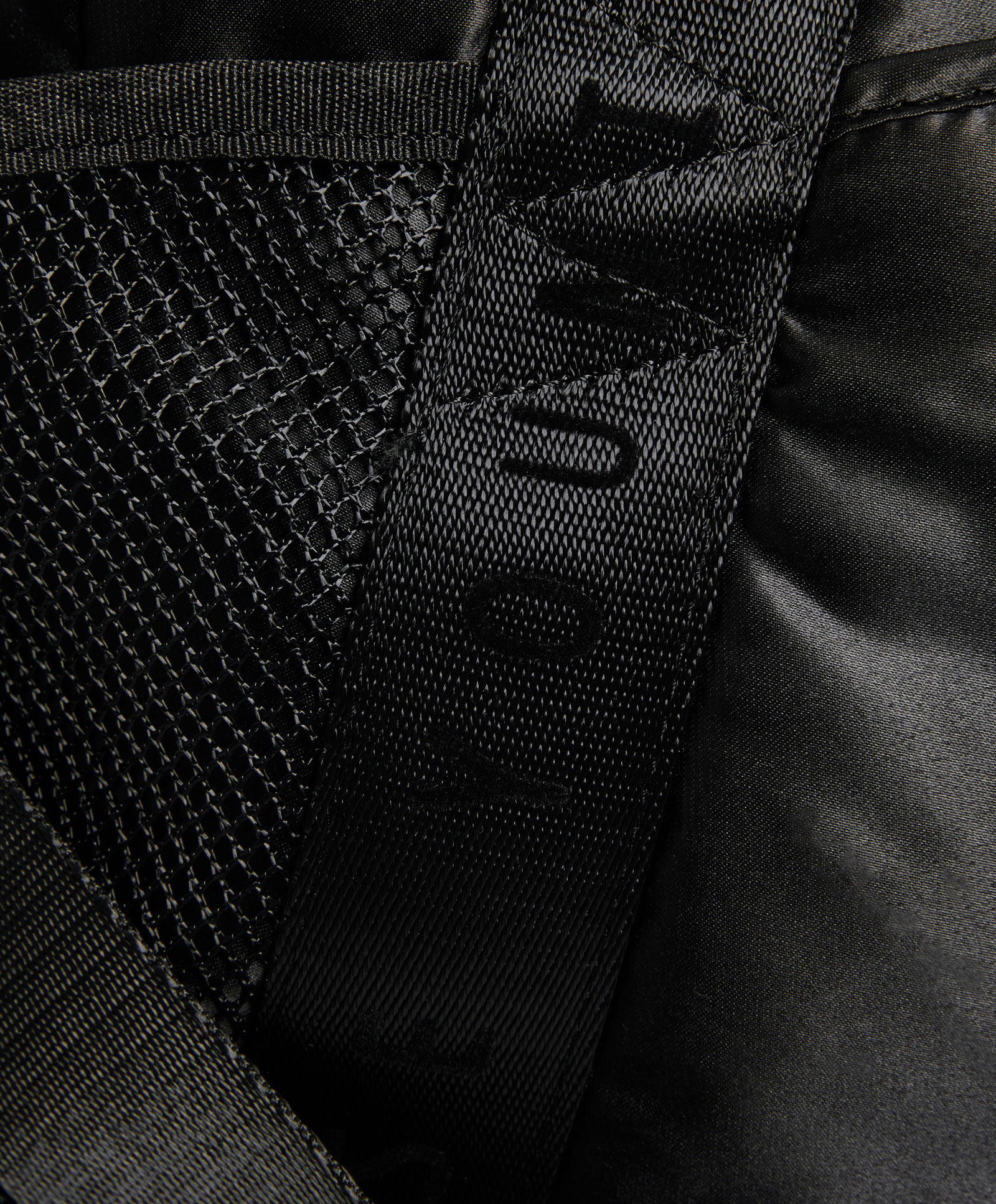 oysho youniverse 系列黑色时尚尼龙布软质运动包 13041364040