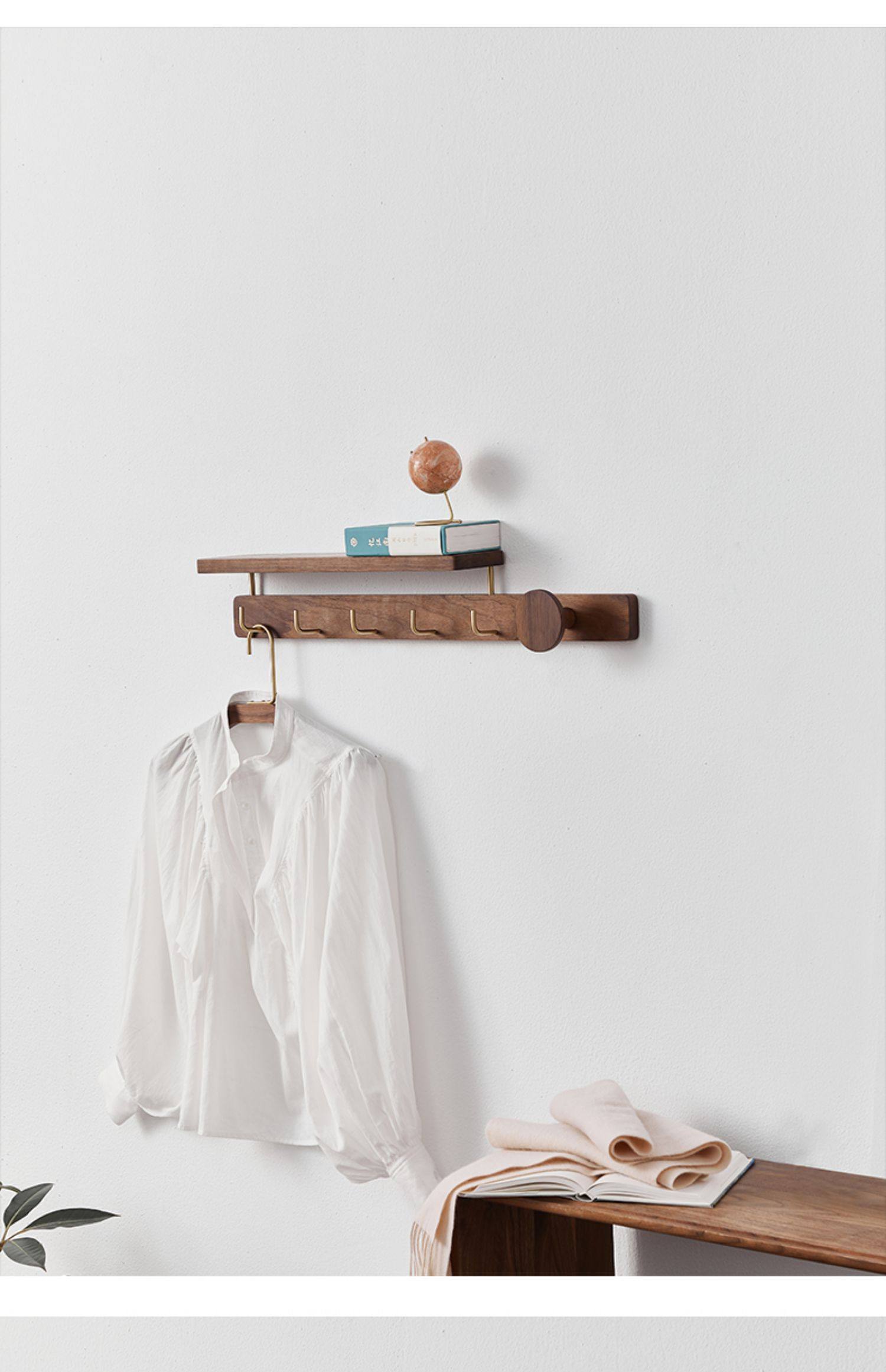 实木搁板壁挂衣帽架黑胡桃木黄铜挂钩玄关卧室黄墙壁挂衣架置物架