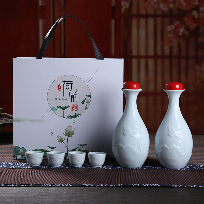 An empty bottle of jingdezhen ceramics a kilo have the antique white little hip household seal wine equipment installed a gift gift boxes