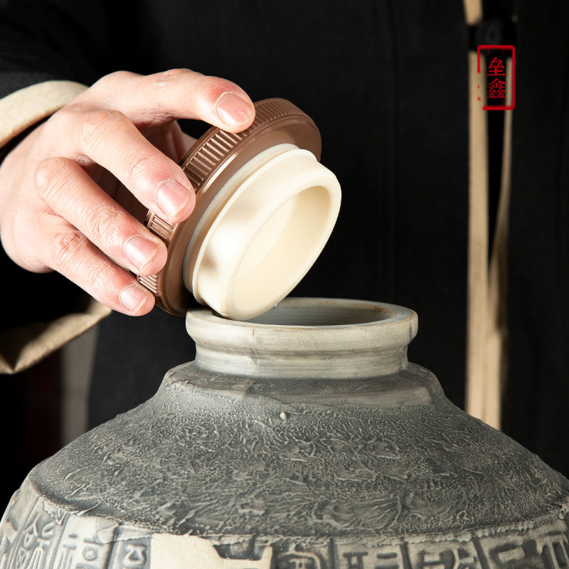 An empty bottle of jingdezhen ceramic household hoard seal 5/10 jin storing wine utensils mercifully wine jar hip flask