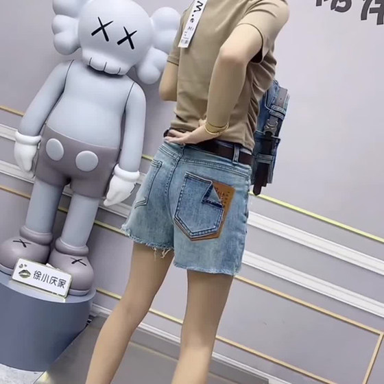 Large size women's summer thin high-waisted ripped denim shorts make you look slim and fat mm pear-shaped body covering the hips straight pants Large size women's summer thin high-waisted ripped denim shorts make you look slim and fat mm pear-shaped body covering the hips straight pants