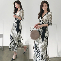 Socialite small fragrant breeze dignified atmosphere long skirt 2018 autumn dress new female tide print v collar lace dress