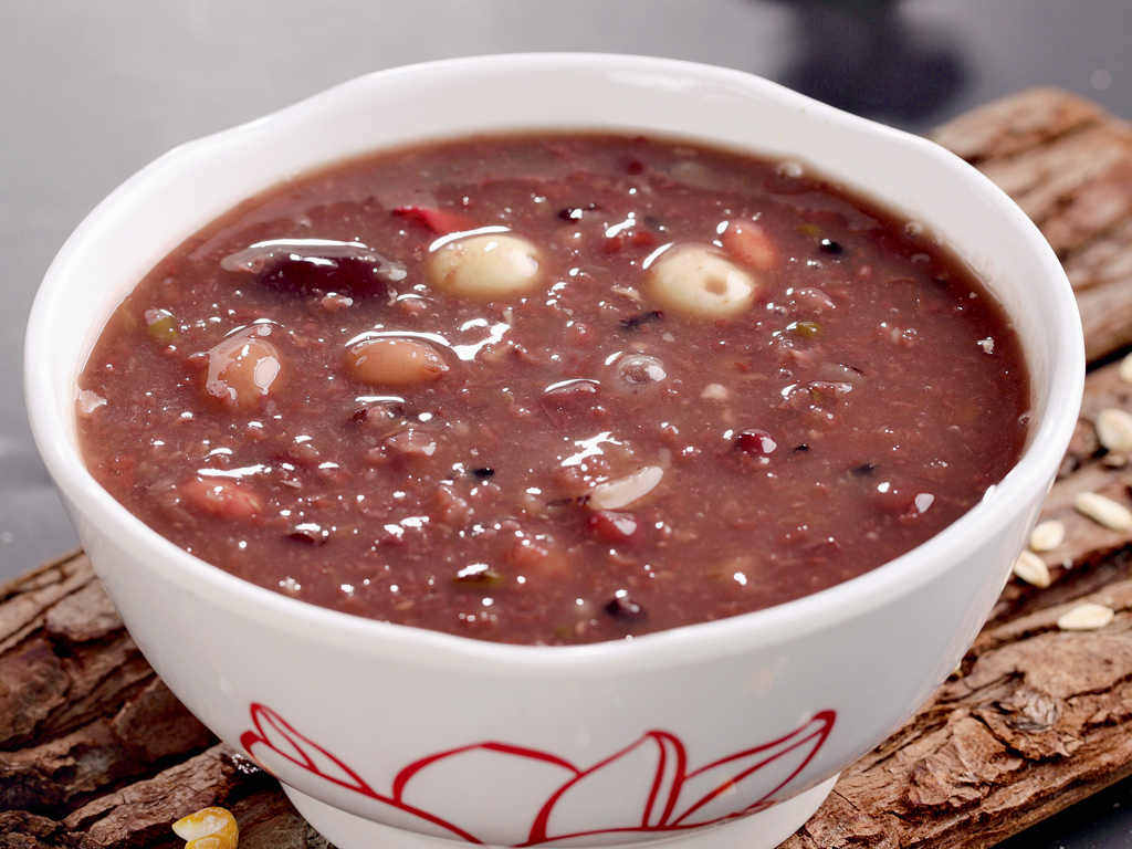 今天介绍的最后杂粮主食,便是具有瘦身效果的燕麦八宝粥.