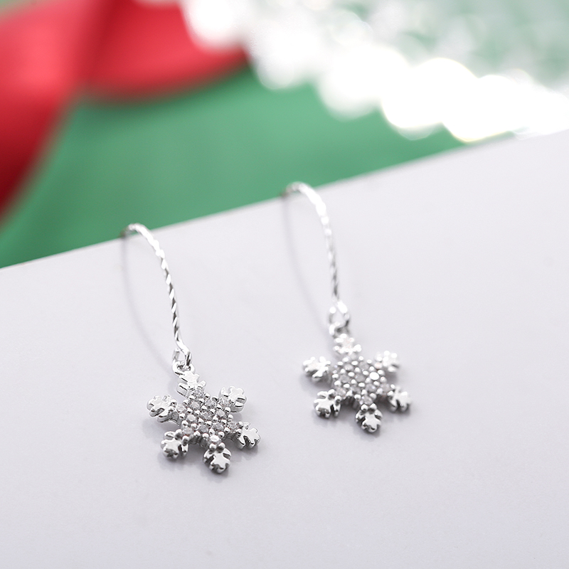 snowflake ear hook temperament net red winter design niche earrings suitable for the new year female 2018 new trendy earrings
snowflake ear hook temperament net red winter design niche earrings suitable for the new year female 2018 new trendy earrings