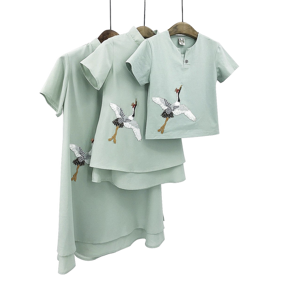 Parent-child outfit family three and four summer outfit 2025 new trendy and fashionable Chinese style street-fried mother and daughter outfit fairy-style skirt
Parent-child outfit family three and four summer outfit 2025 new trendy and fashionable Chinese style street-fried mother and daughter outfit fairy-style skirt