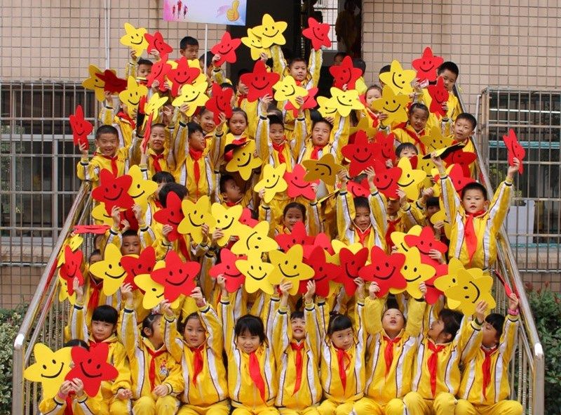 中国心运动会手拿爱心道具开幕式大合唱儿童表演舞蹈道具红五角星