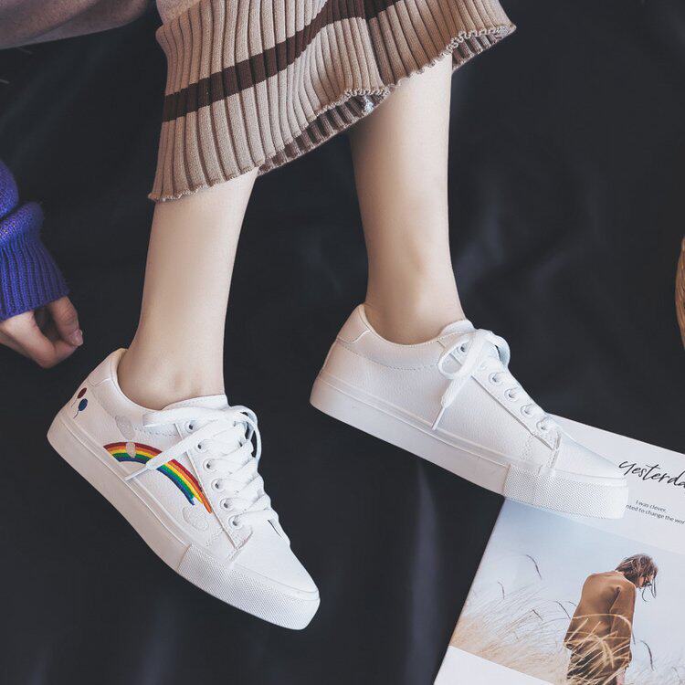 2019春新款韩版个性时尚港风休闲板鞋软皮平底系带女生网红小白鞋