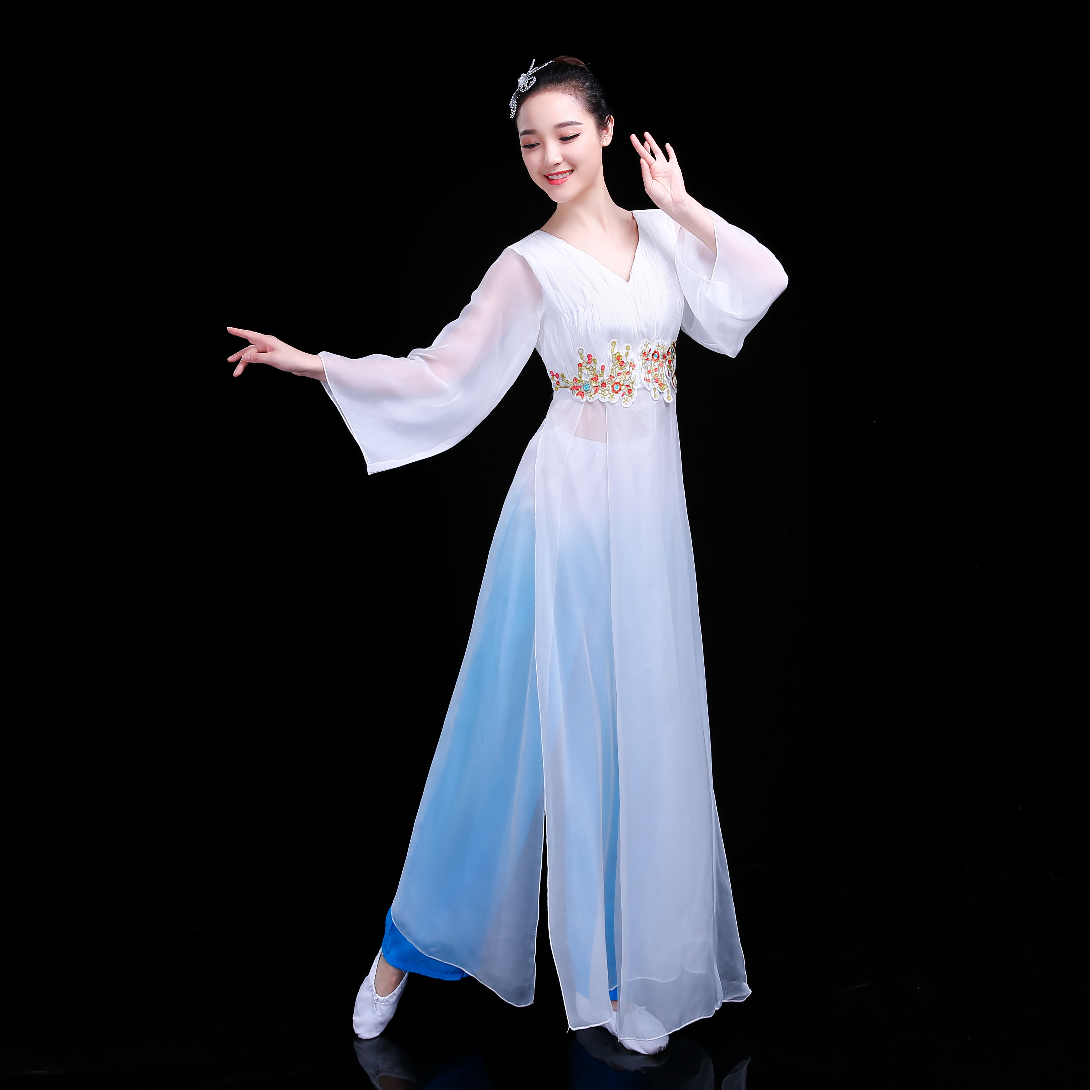 新款古典舞演出服女中国风成人仙女大合唱伞舞台扇子舞蹈表演服装
