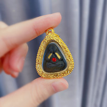 Vegetarian family Thailands Buddhist dragon-in-law must cover the face of the Buddha