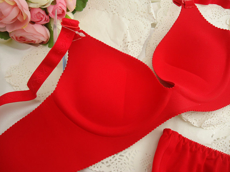 新款本命年大红深v聚拢性感平胸冰丝内衣无痕1片式调整型文胸套装