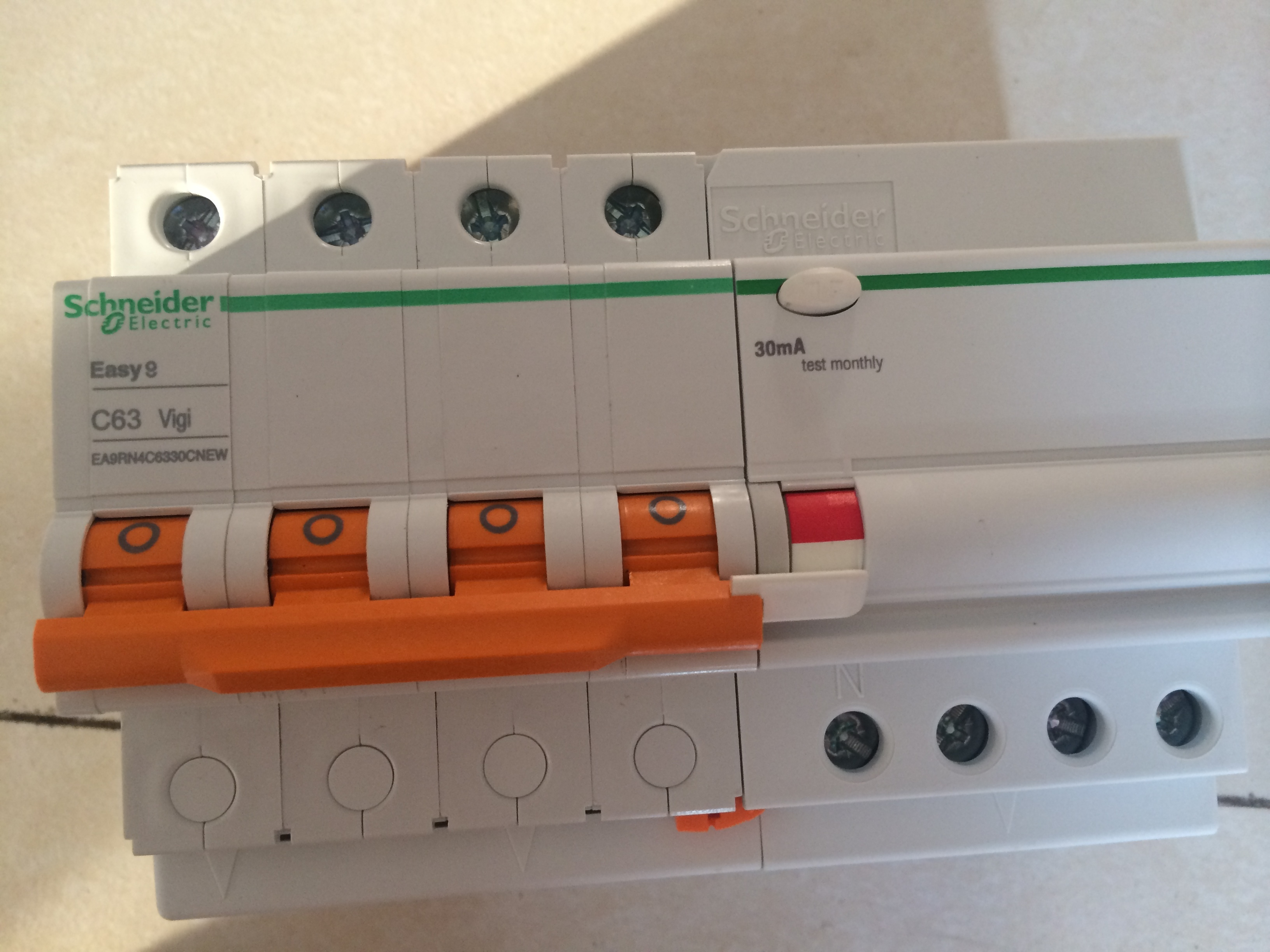 施耐德空气开关断路器e9空开2p漏保双极1p三相四线4p带漏电保护器