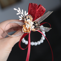 Bridesmaids sister Handmaids wedding chest flower groom grooms brides wrist floral bestie accompanied by a bridal brooch with a meritocratic atmosphere