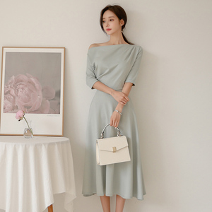 2020 new Korean sexy one shoulder medium length dress