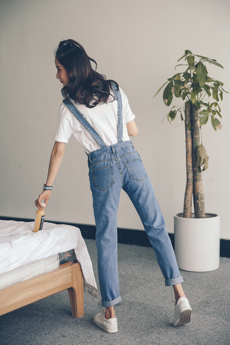 实拍2017初秋新款破洞牛仔背带裤女学生显瘦bf吊带裤长裤