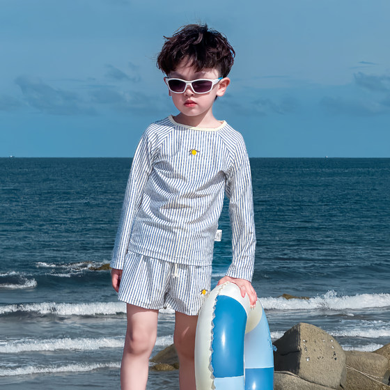 Boy striped swimsuit split children's long-sleeved swimsuit boy baby on the beach vacation sun protection plays with water clothes
Boy striped swimsuit split children's long-sleeved swimsuit boy baby on the beach vacation sun protection plays with water clothes