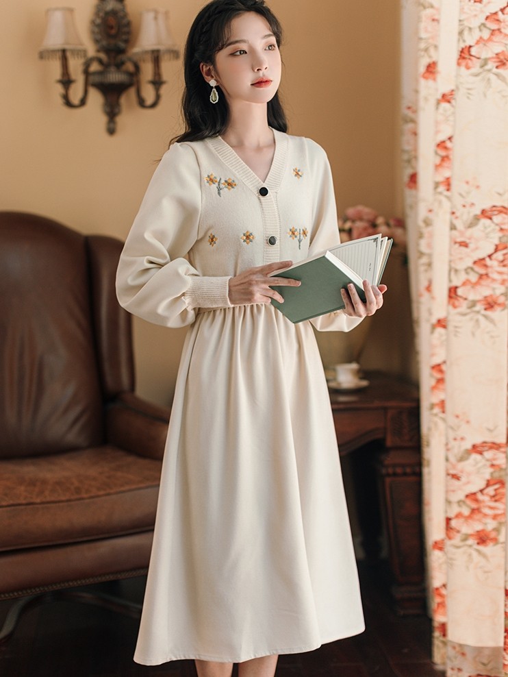 韩萱薇刺绣连衣裙-木槿暖夏