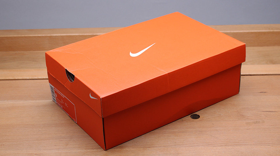 使用的nike basketball标准的橘色鞋盒