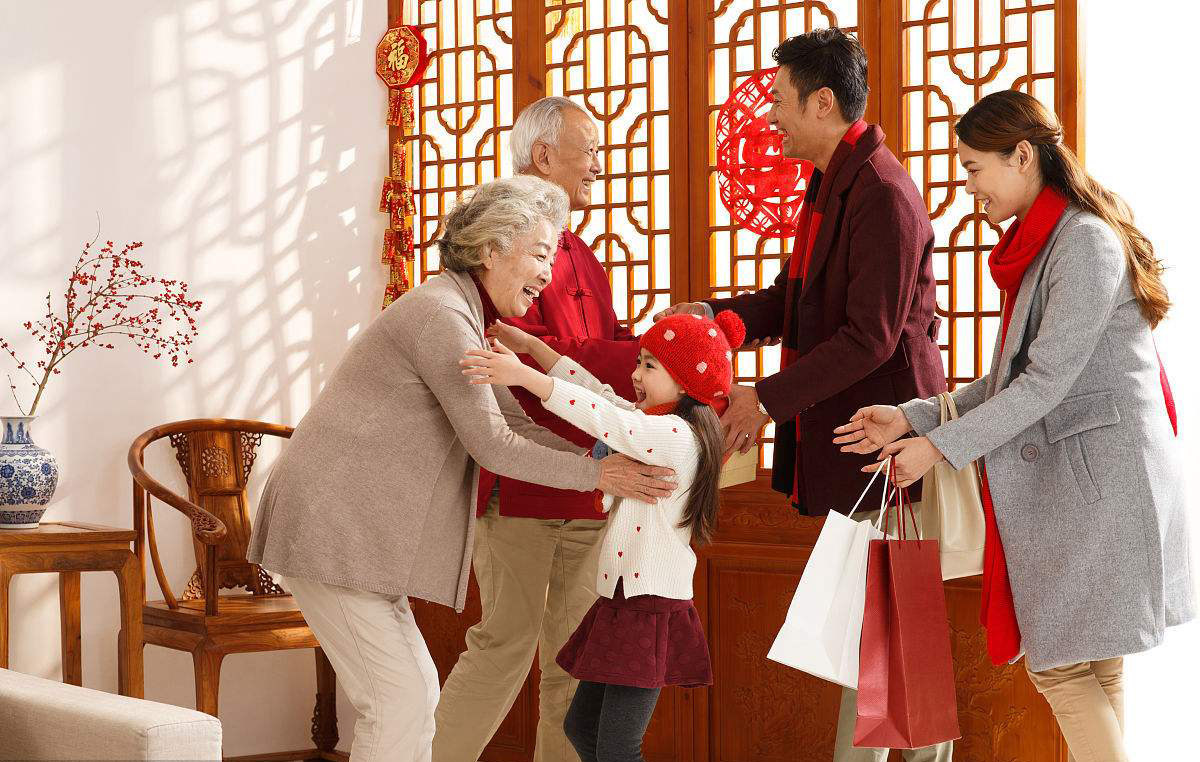 春节回家打造中国红娃,为拜年添彩头