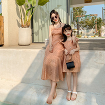 Parent-child dress 2021 new fashion small fresh mother-daughter dress seaside parent-child dress summer fashion mother-daughter sundress