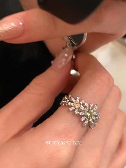 Suzyacc Kr Light Luxury Diamond Small Daisy Ring Early Spring 틈새 틈새 시장 고급 인덱스 손가락 반지 온화한 복고풍 반지 Suzyacc Kr Light Luxury Diamond Small Daisy Ring Early Spring 틈새 틈새 시장 고급 인덱스 손가락 반지 온화한 복고풍 반지