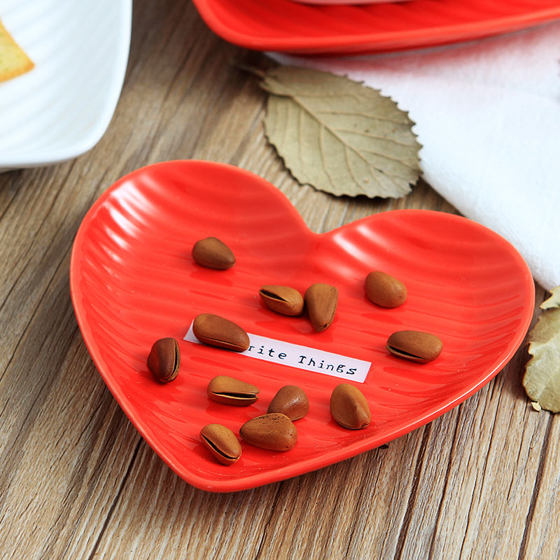 The Nordic idea love breakfast tray ceramic plate has western - style food tableware fruit snacks heart - shaped jewelry receive dish