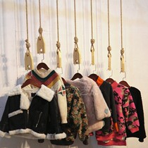 Clothing store window decoration solid wood brand hanging display rack hanging clothes hook hemp rope hanger Mens and womens childrens clothing store shelves