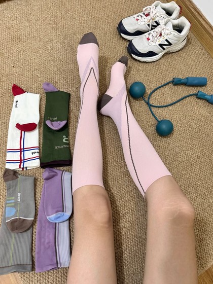 나는 확신한다! 압력 양말은 정말 대단합니다! 다리는 매우 가볍고 단단하며 세련되며 실제로 두껍지 않습니다. 나는 확신한다! 압력 양말은 정말 대단합니다! 다리는 매우 가볍고 단단하며 세련되며 실제로 두껍지 않습니다.