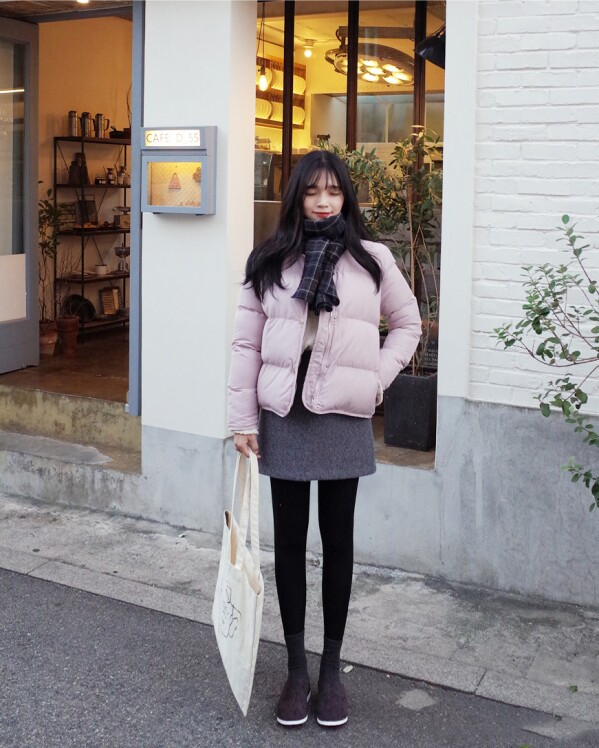 棉袄配短裙 冬天也能美美哒