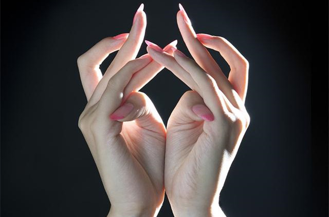 学会四步手指瑜伽操,胖手也能变瘦手