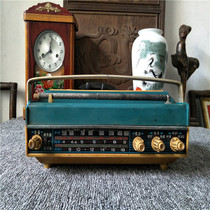 Nostalgic old old-fashioned objects chrysanthemum card collection and singing dual-purpose machine collection retro radio window display video recording machine