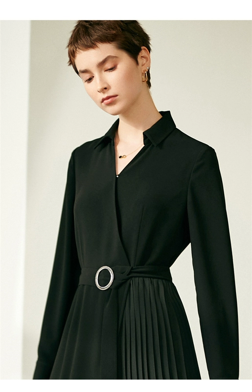 Yan Yu váy dài tay phụ nữ mùa thu 2021 eo mới giảm béo xếp ly cổ chữ V áo dài đen - Váy dài