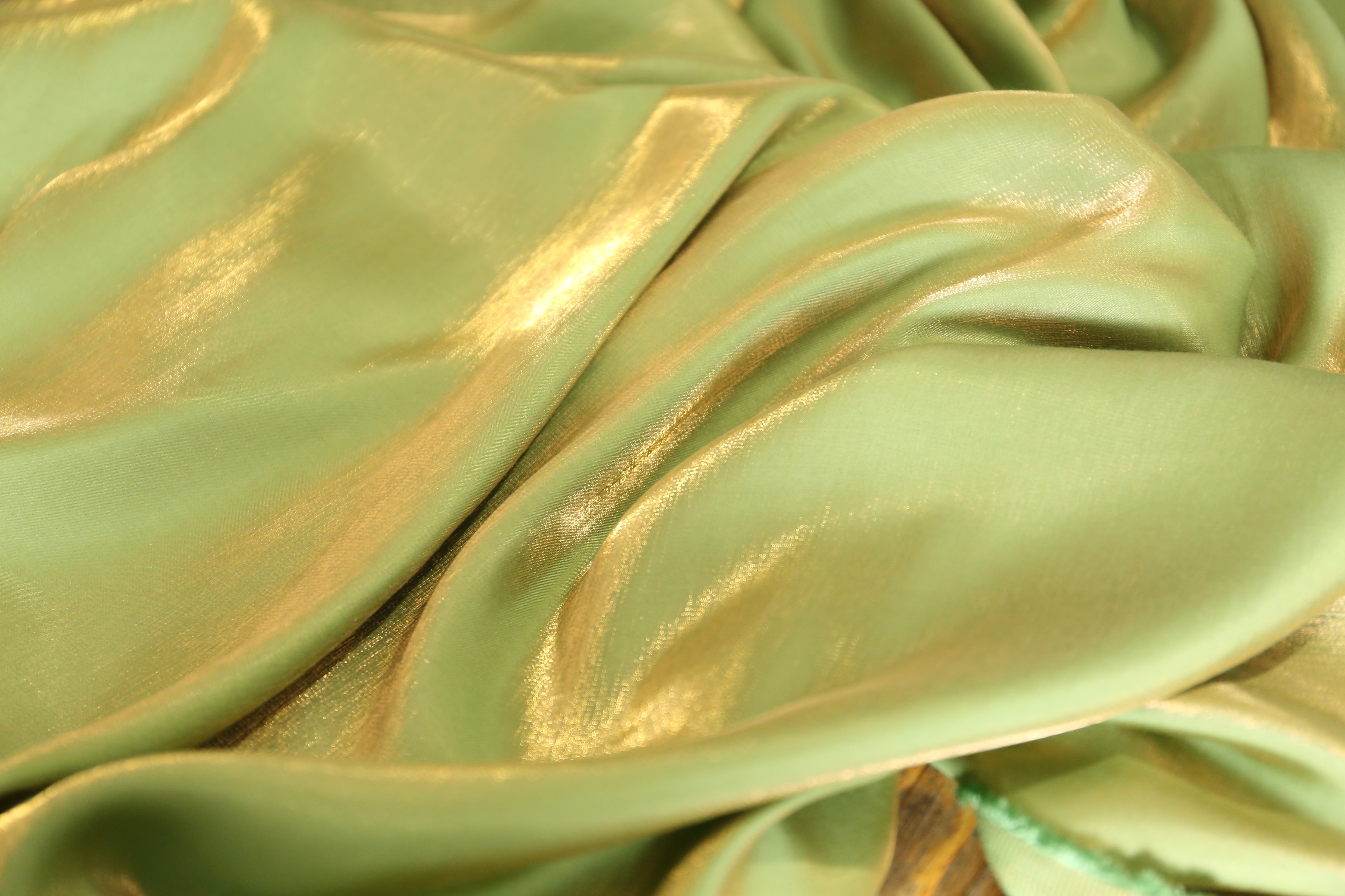 牛油果绿色琉璃丝布料纯棉丝滑光泽丝绸布料女装衬衫裤子汉服面料