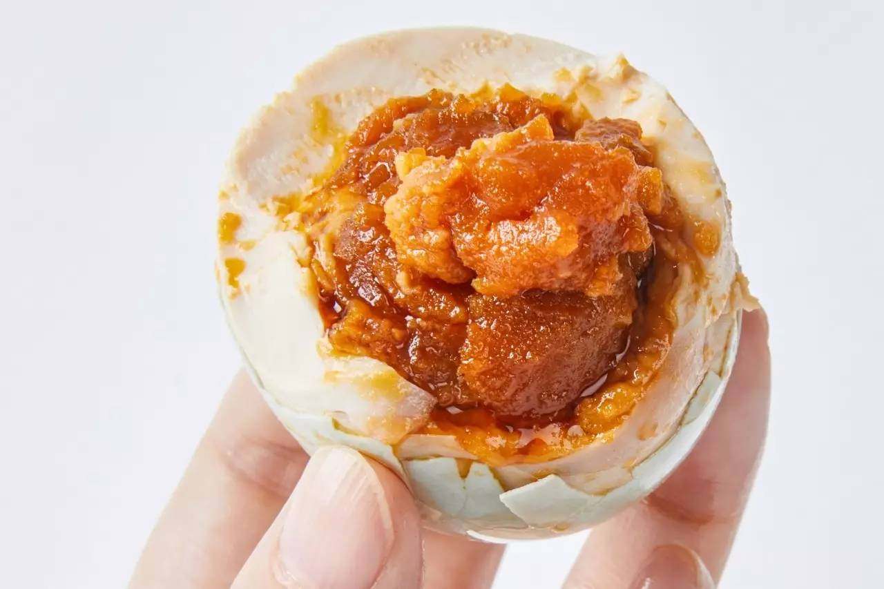 这个咸鸭蛋沙酥流油,空口吃超过瘾