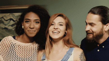 提供各种智能服务的魔镜,眨眨眼就能操作