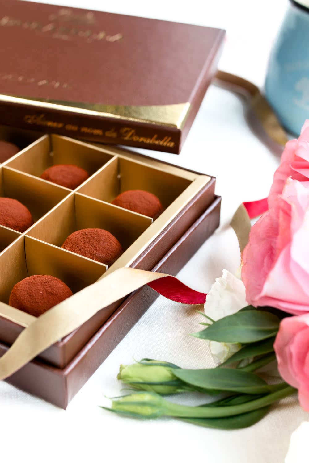 朵娜贝拉醇黑可可巧克力法国进口纯手工松露12粒礼盒零食婚庆送礼产品展示图1
