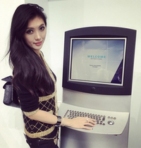 Spot heart for a year is very proud yarn 8 months beautiful a black gold sweater dress cardigan