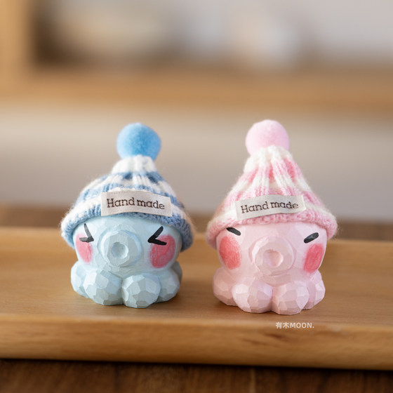 Knitted hat kiss octopus Ocean series ins cute couple original wood carving ornaments desktop gift gift Knitted hat kiss octopus Ocean series ins cute couple original wood carving ornaments desktop gift gift