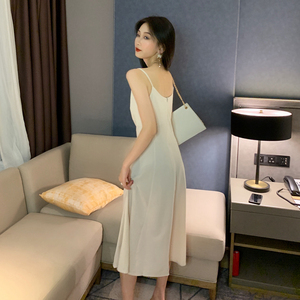 2020 new Korean loose and slim V-neck open back sexy dress