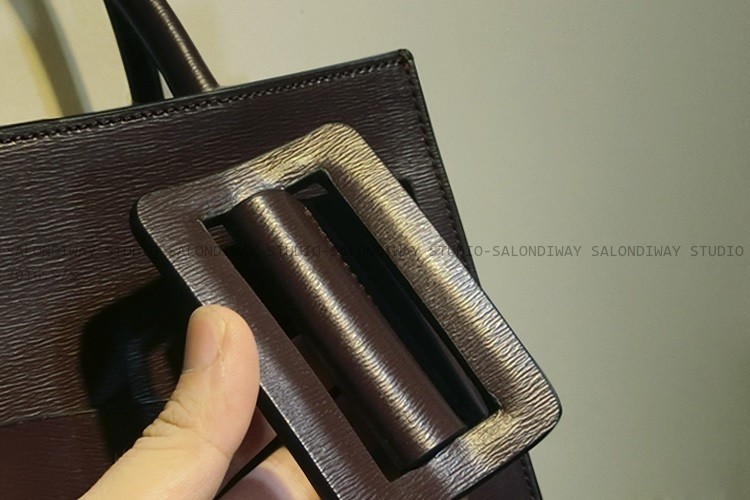 巴賽隆納機場ferragamo SALIONBAUS沙隆雜志款巴斯歐美秋冬街拍風大牌百搭手提水桶牛皮包 ferragamotw