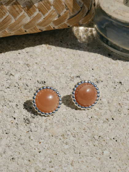 Closense {maruko} 디자이너의 Sunstone Earrings Silver 구멍이없는 단순한 여름 복장 Closense {maruko} 디자이너의 Sunstone Earrings Silver 구멍이없는 단순한 여름 복장